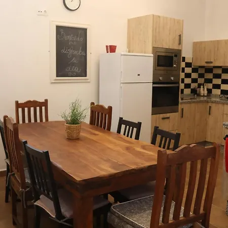Spacious 4-bed House Σπίτι διακοπών *